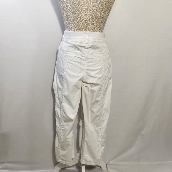 Chico's Women White Zip Close Pockets Button Hem Elastic Waist Cropped Pants 0.5 - Picture 7 of 12